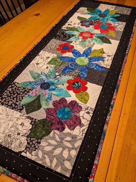 Run with Barb & Scissors: Bloom Table Runner, All Fabric Supplies included, May 2, 10:30-4