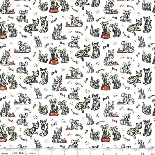 Amor Eterno Cats and Dogs White fabric by the yard