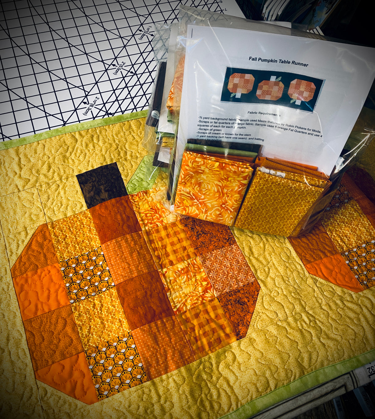 Pumpkin table runner kit