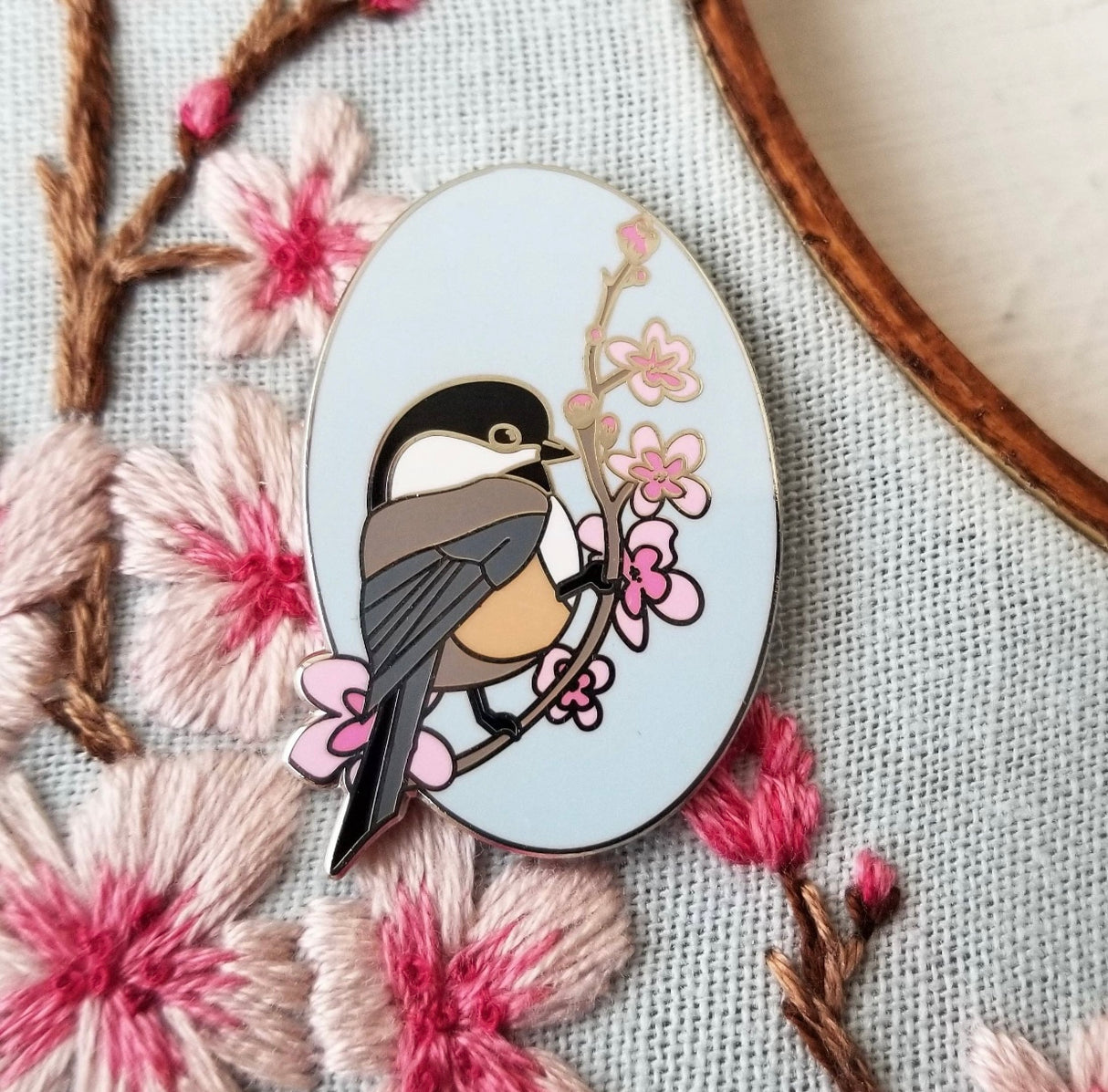 Chickadee Enamel Needle Minder