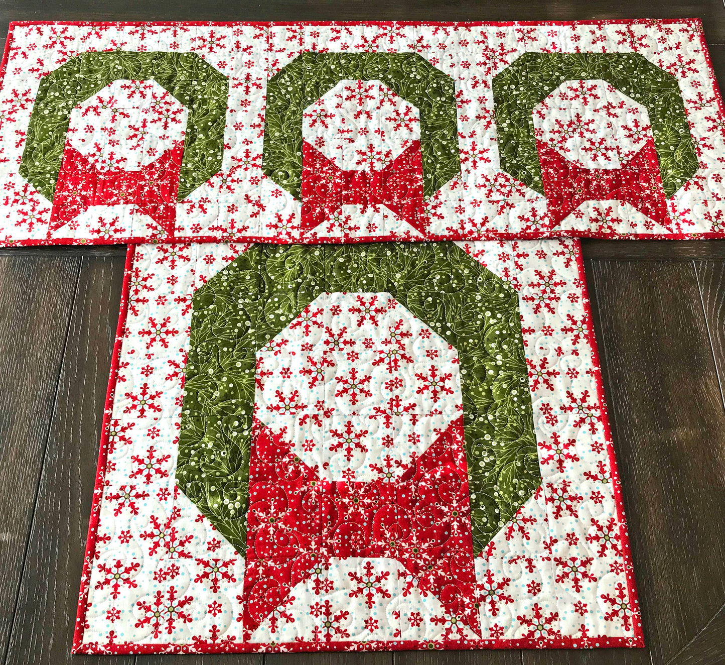Christmas Wreath Table Runner or Topper Pattern